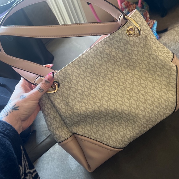 Michael Kors Nicole Large Shoulder Bag - Picture 2 of 3